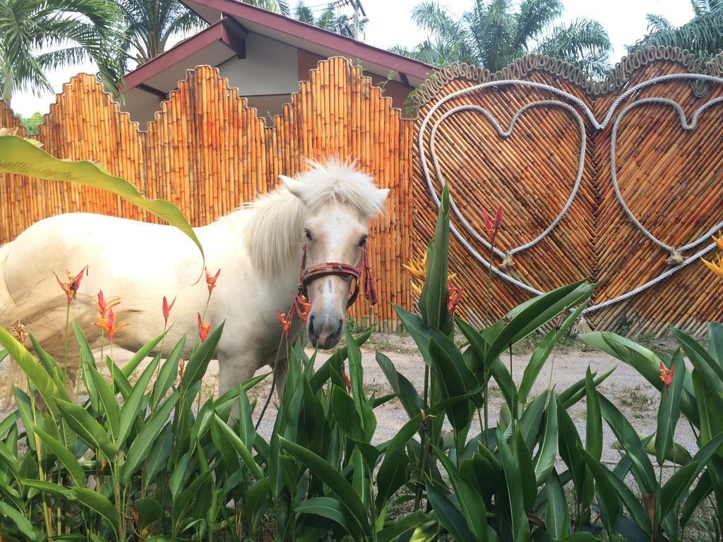 Happiness Resort Ban Khlong Haeng Екстериор снимка
